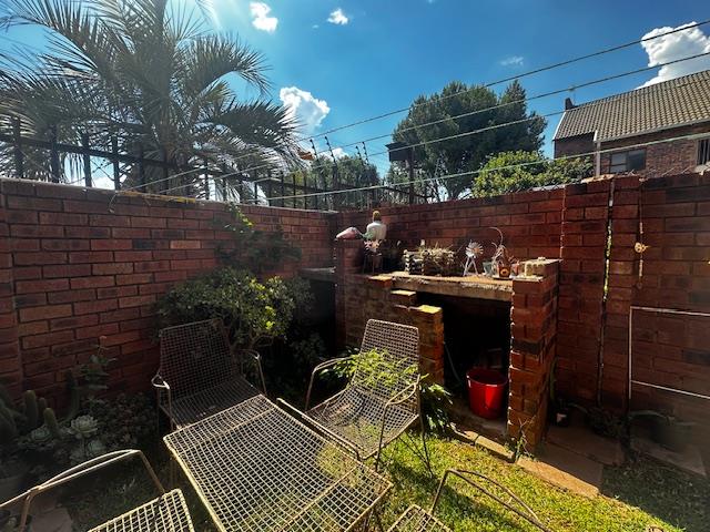 2 Bedroom Property for Sale in Langenhovenpark Free State
